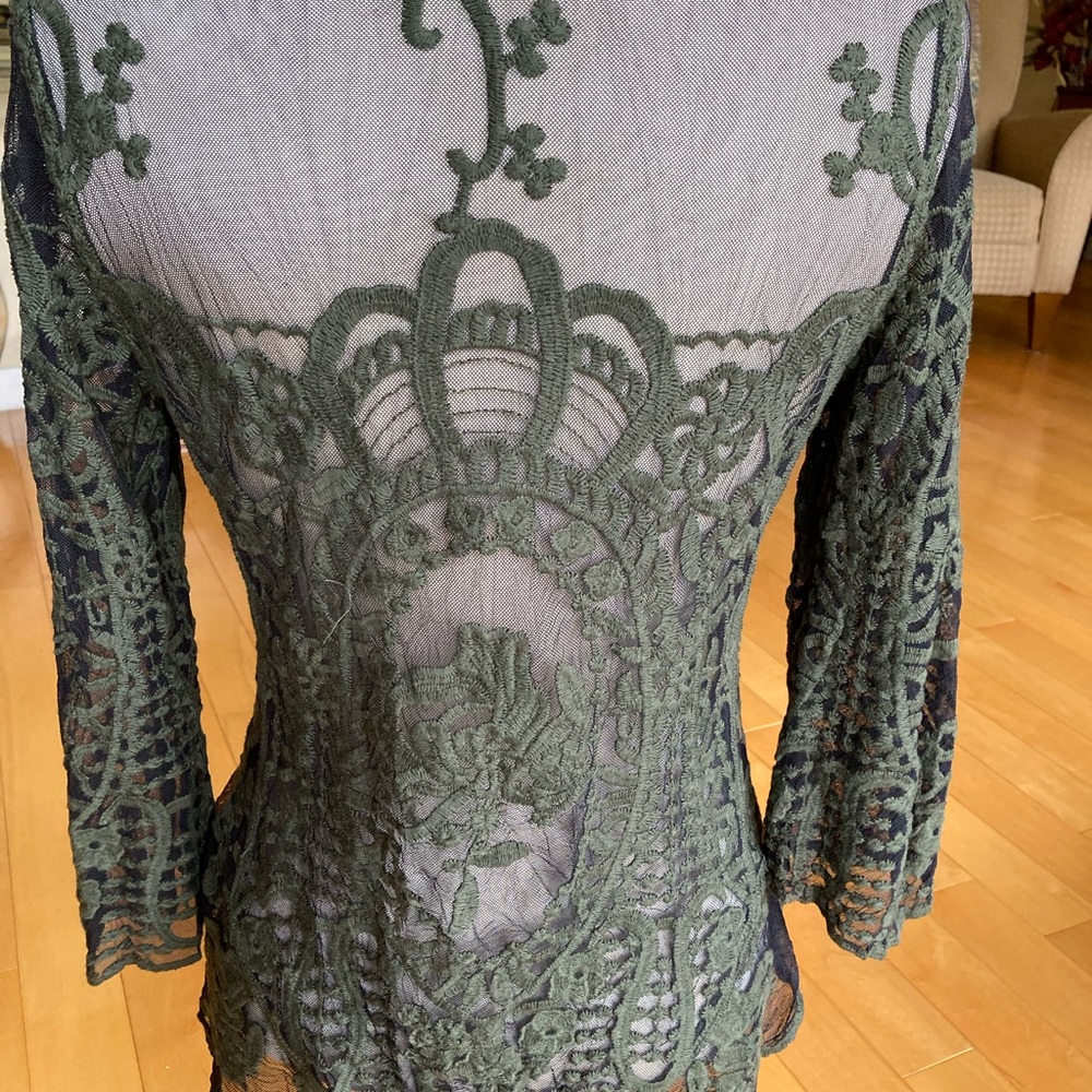 Embroidered mesh pullover top. - Picture 3 of 6